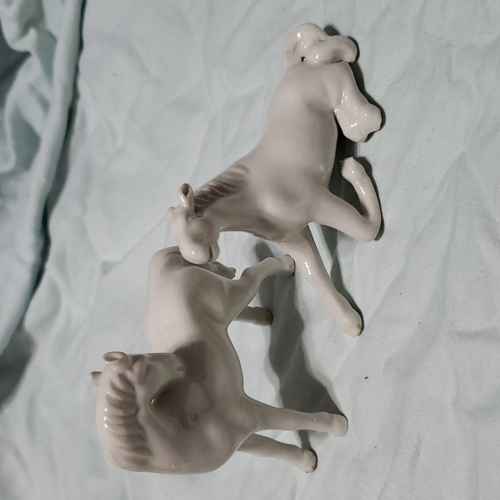 Blanc de Chine White Porcelain horse figurines, set of 2